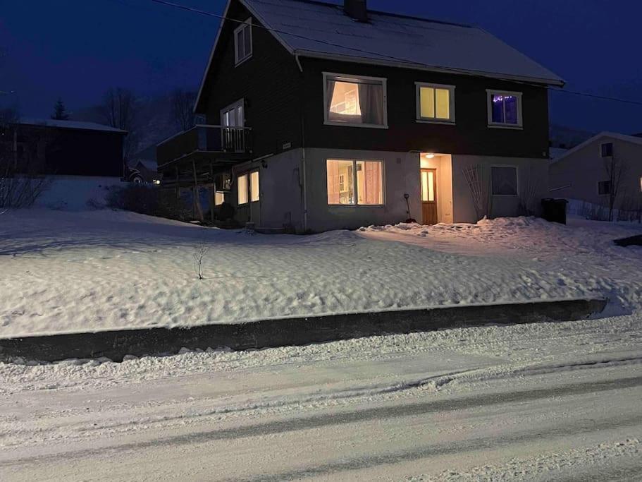 Strandveien 71 Skjervoy Екстер'єр фото